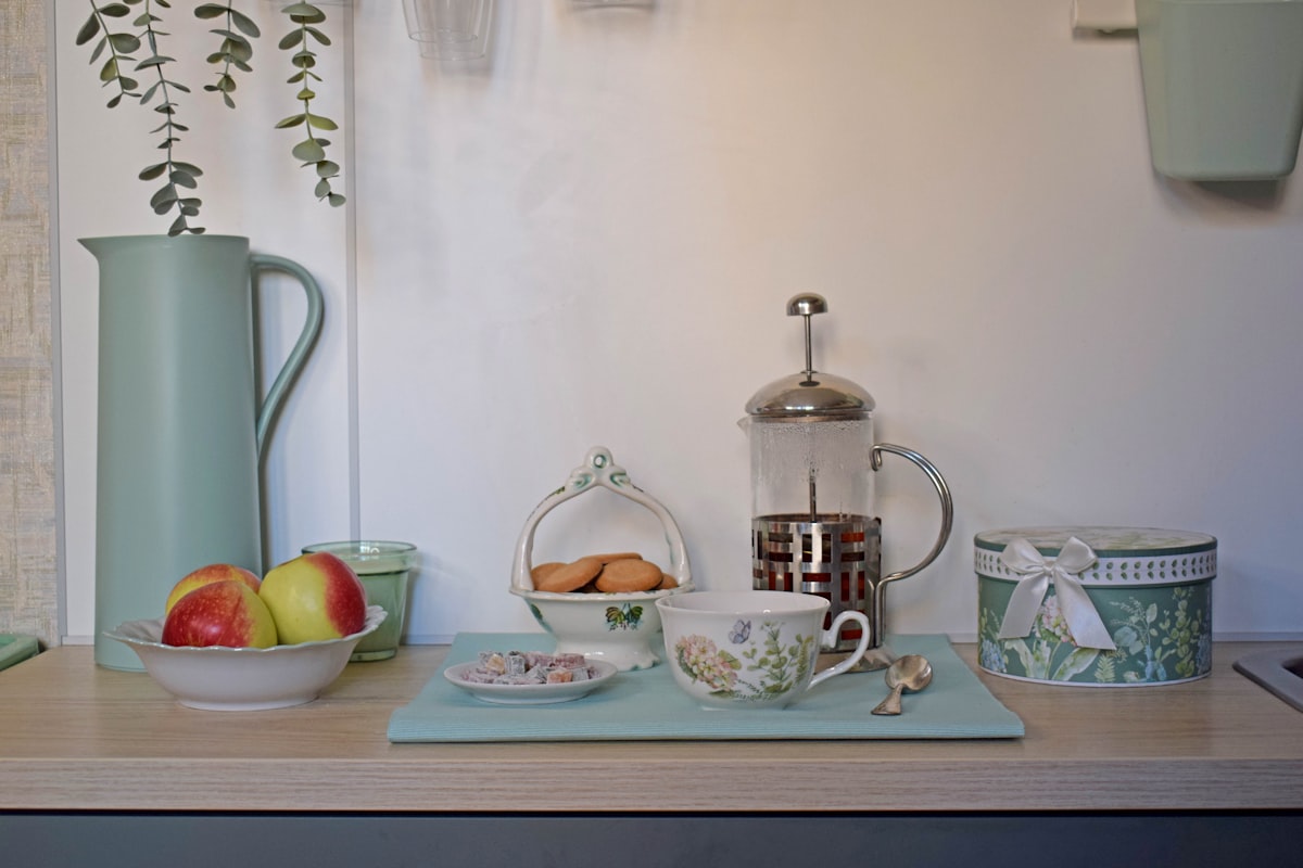 Infuso di eucalipto e menta con foglie fresche